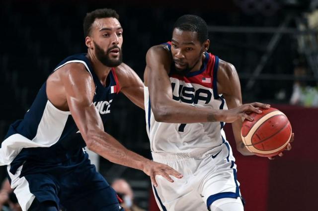 1628436407806052449.jpg LAmericain-Kevin-Durant-devant-Francais-Rudy-Gobert-finale-olympique-competition-basket-masculin-JO-Tokyo-7-2021_0.jpg